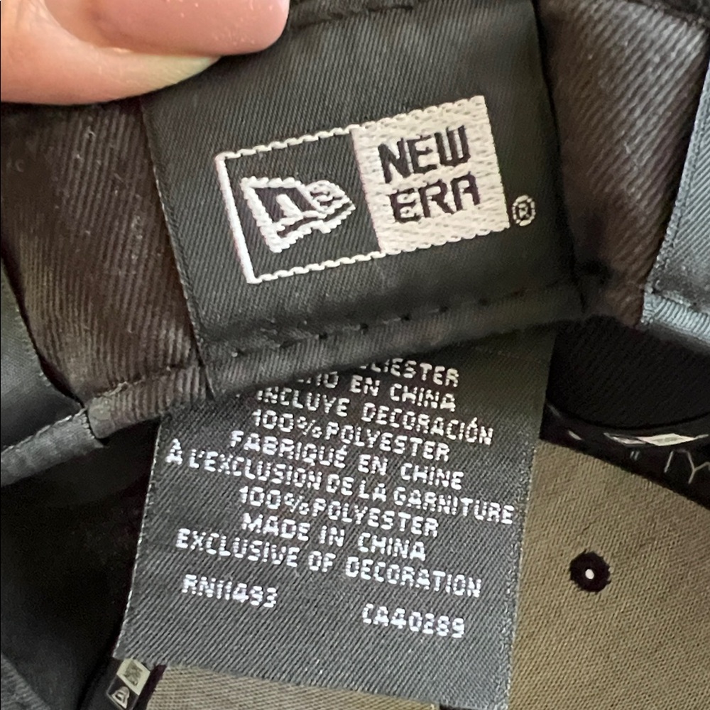 New Era Black Cap with White Embroidery - Picture 5 of 7